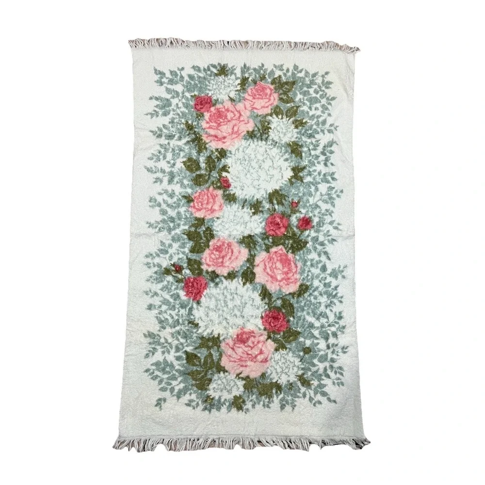 2 Vintage Fieldcrest Royal Velvet bath towels & Wash Cloths Roses 70s‎